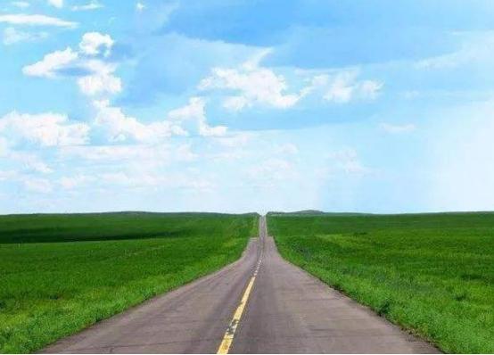 最美的4条自驾游公路，青山绿水风景美，更有“危险”的沙漠公路