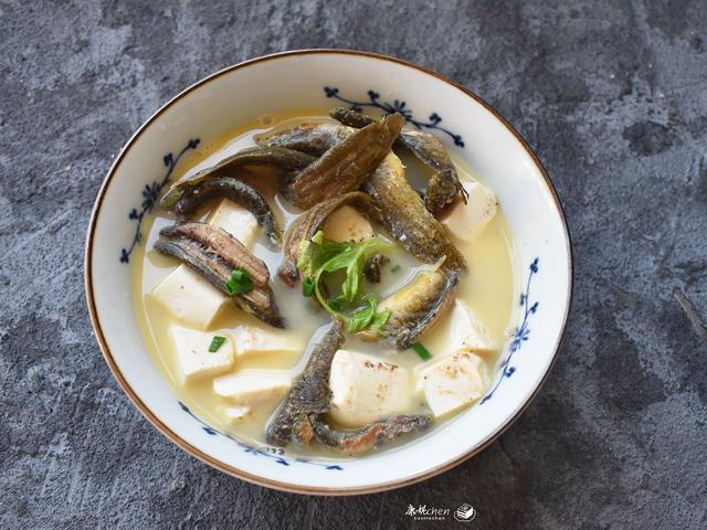 泥鳅豆腐汤
