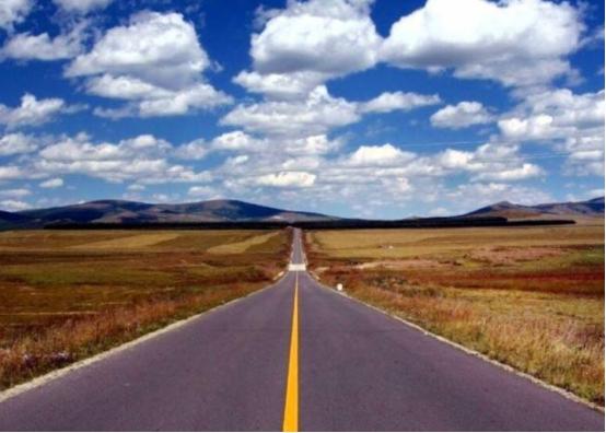 最美的4条自驾游公路，青山绿水风景美，更有“危险”的沙漠公路