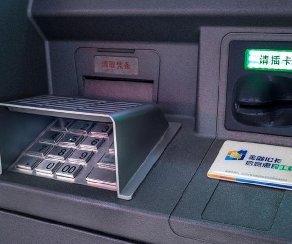 为什么银行总让客户去ATM机取钱？原来有“猫腻”，看完涨知识！