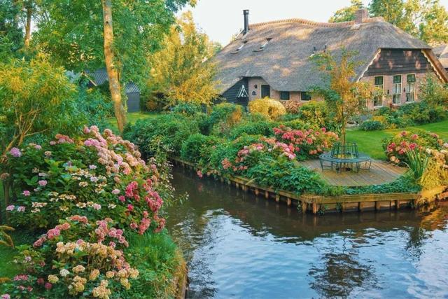 全球最美的10个鲜花小镇