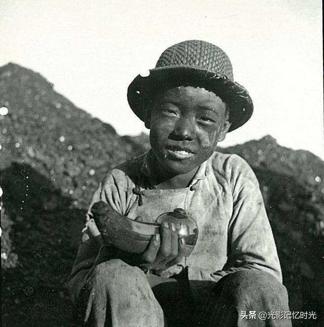 老照片：1941年河北邯郸磁县土法挖煤